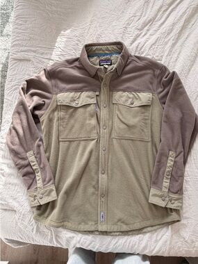 Patagonia Two-Tone Fleece Shirt Jacket in Olive and Taupe